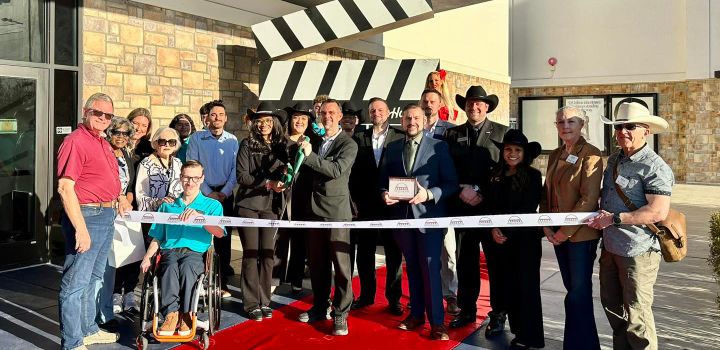 Hooky Entertainment in Waxahachie ribbon cutting.