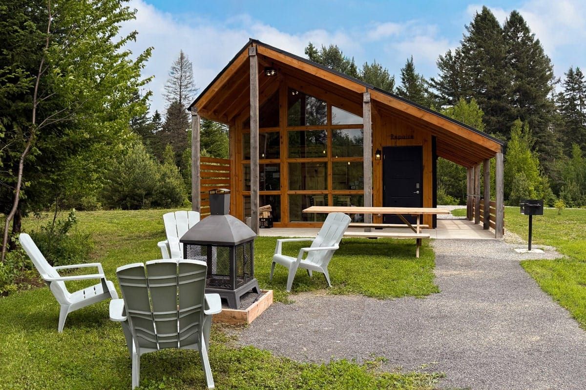 🏠 Mini-chalets à Lanaudière – 2 nuits dès 275 $ (jusqu'à -53 %) pour 4 à 6 pers.