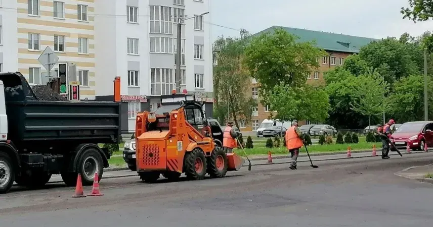 В Пинске ремонтируют перекресток Центральной и Рокоссовского