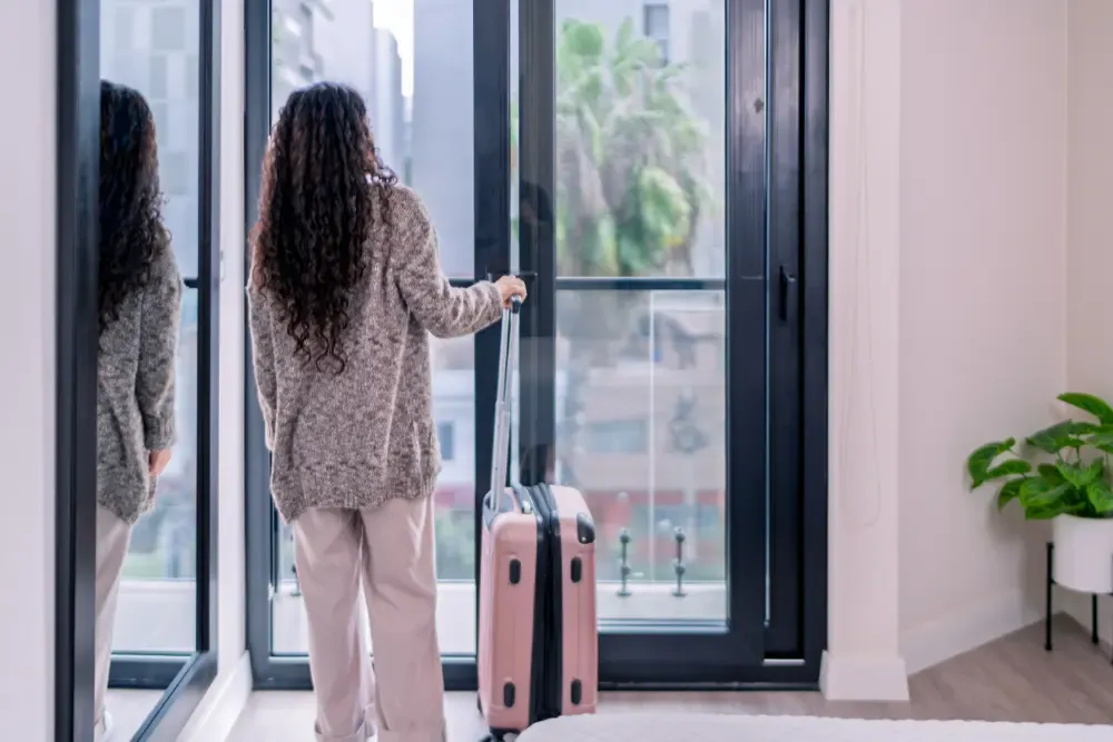 traveler in an Airbnb with concierge services