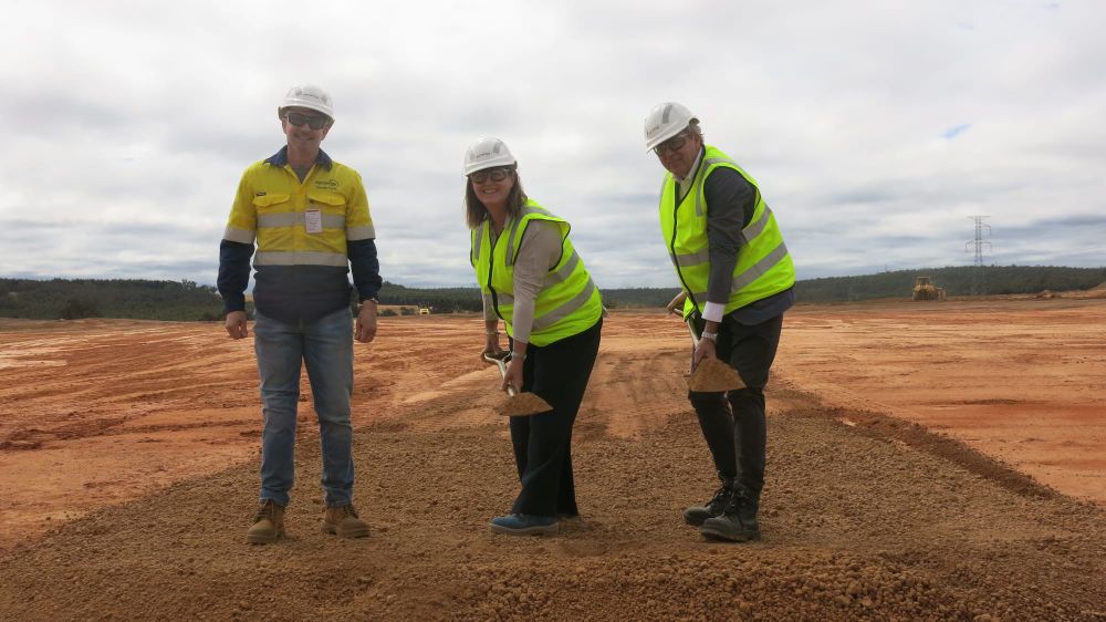 Minister dismisses nuclear as big battery construction kicks off post image
