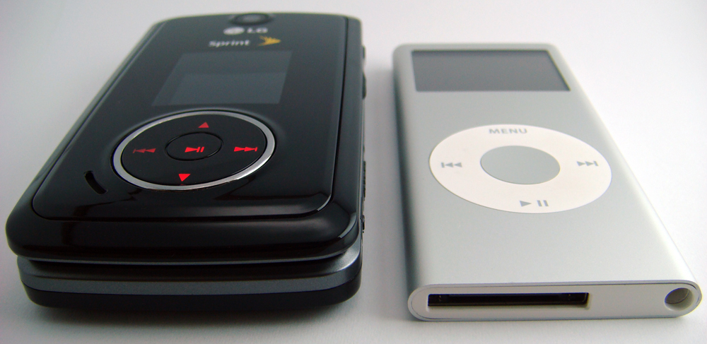 LG Muziq (LX-570) - Size