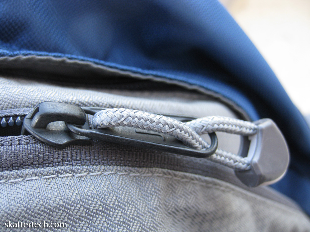 JanSport Revolt Zipper