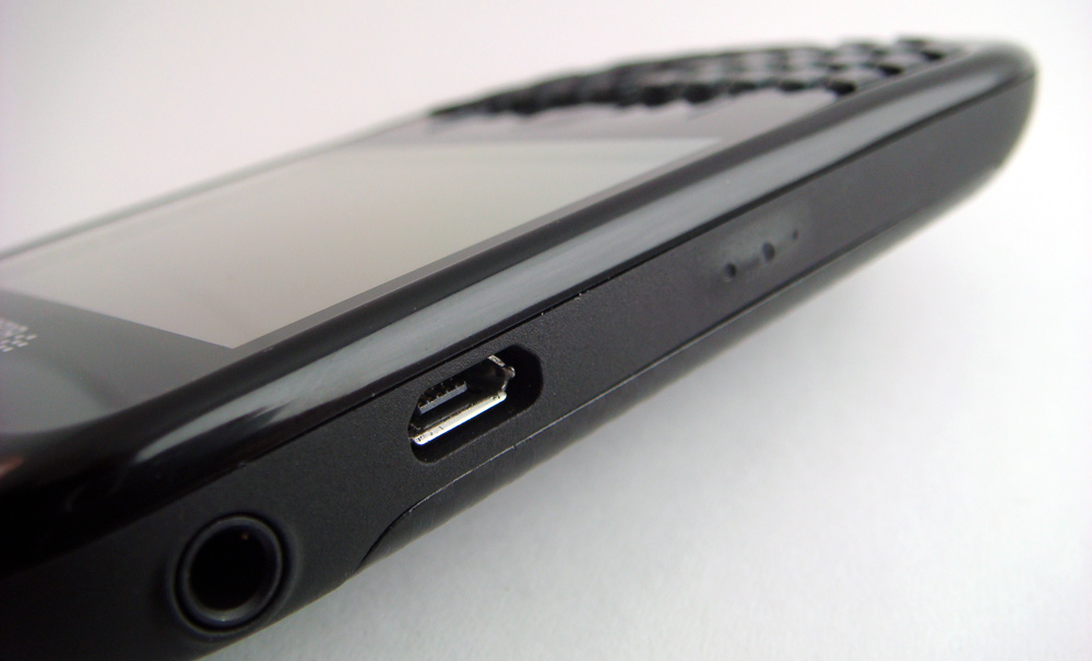 BlackBerry Curve 8530: Ports