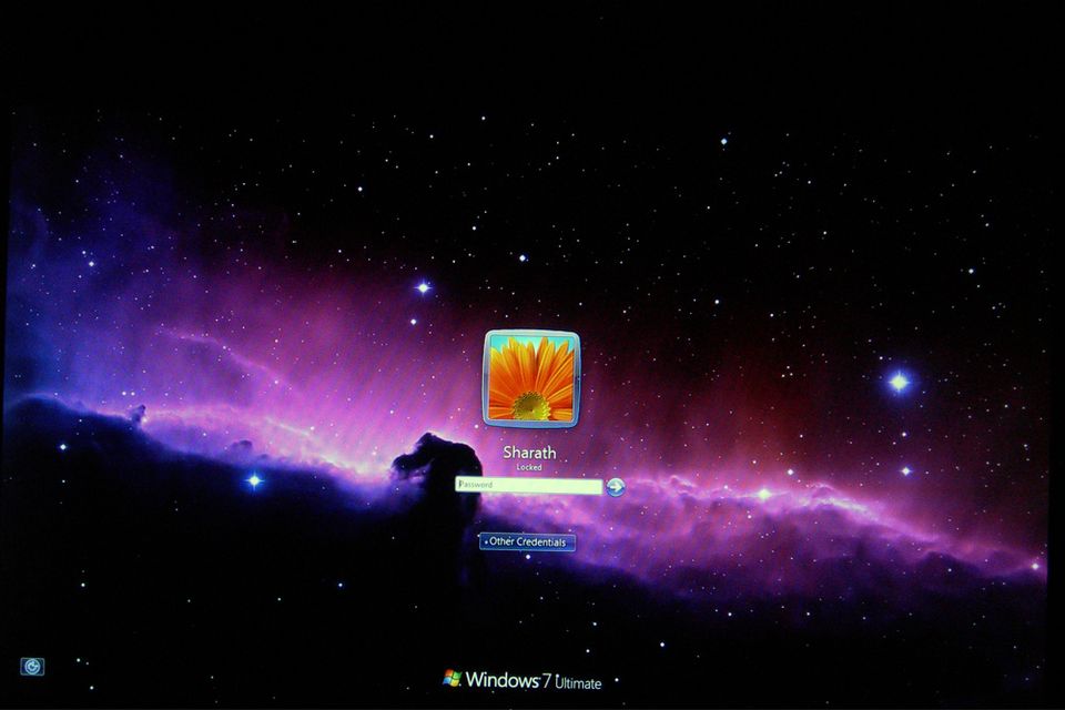 Change Windows 7 Login Background