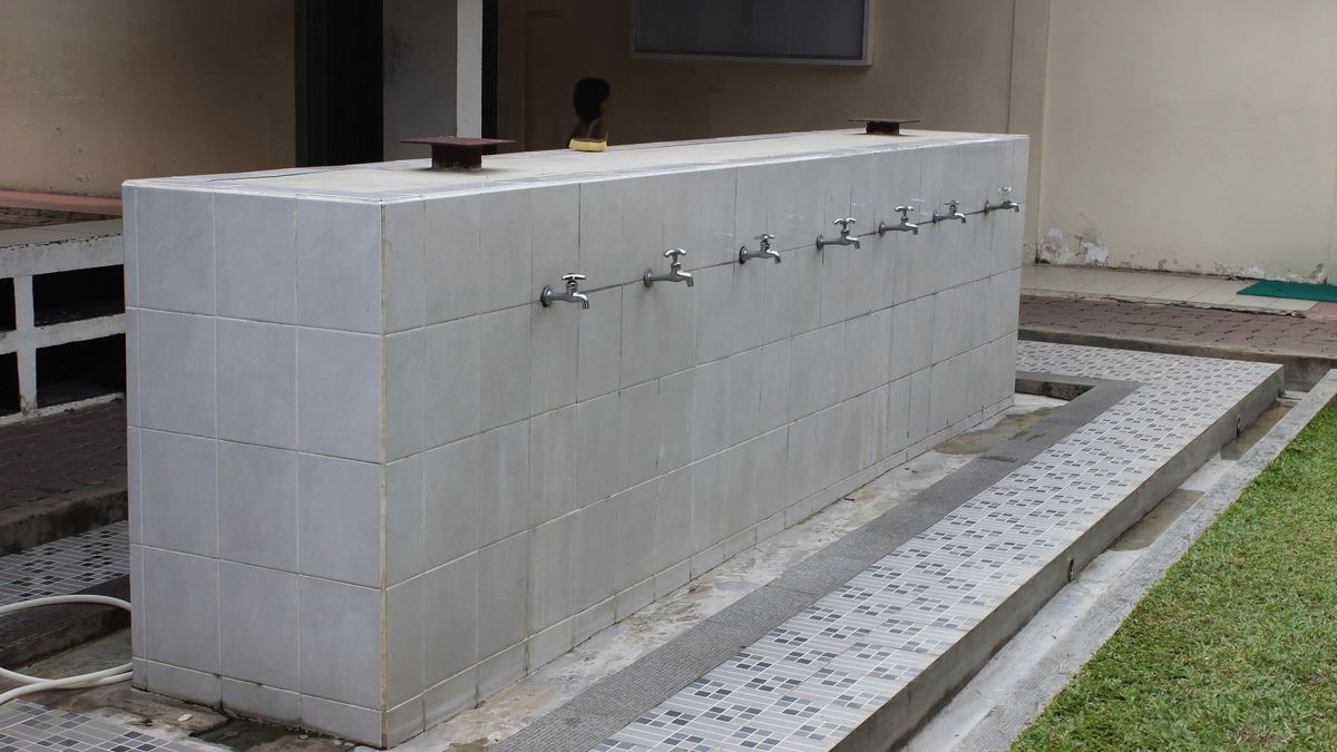 A wudu tap for ablution at the Al-Ittihad Mosque in Pekanbaru, Indonesia