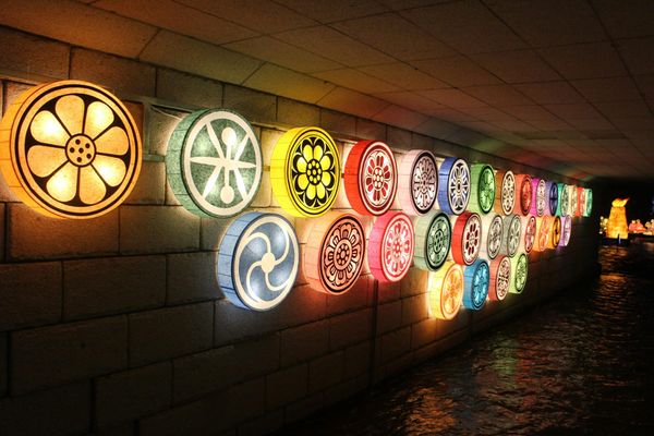 Disc-shaped lanterns with designs on the flat side.