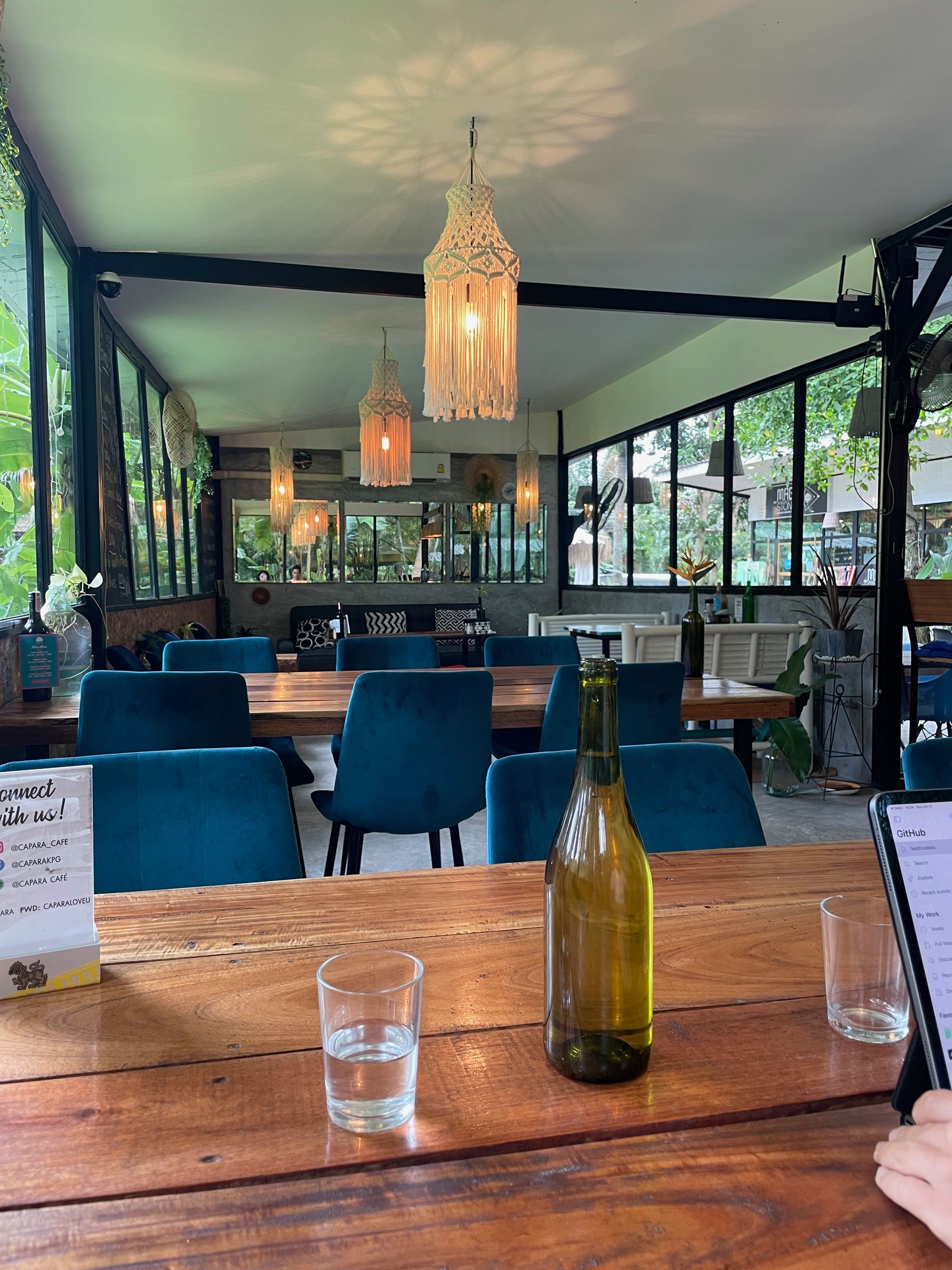 Another work-friendly cafe with big tables