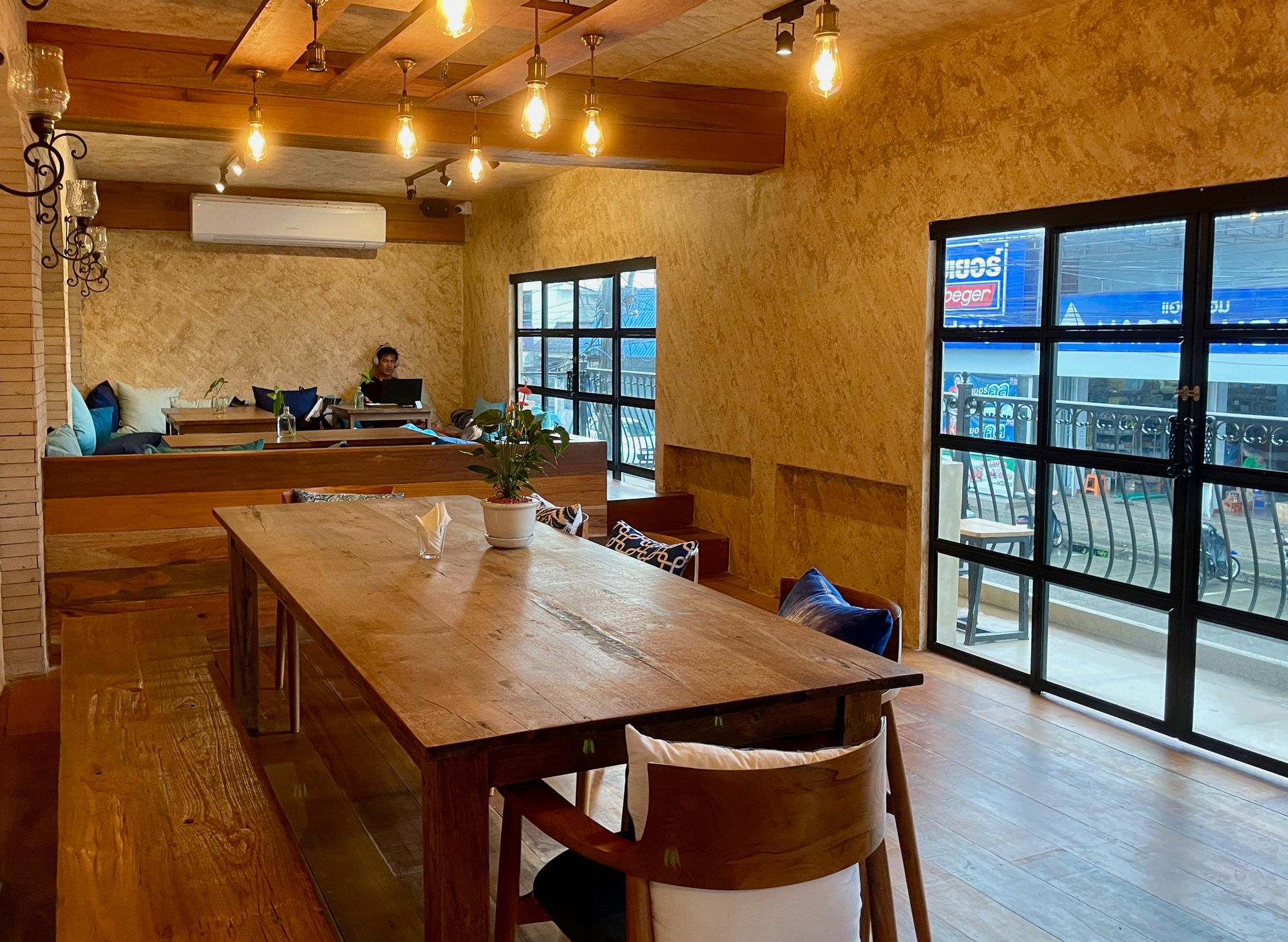 Indigo - a work-friendly cafe in Koh Phangan