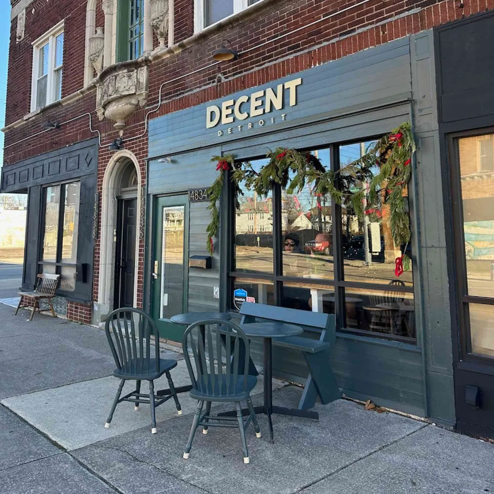 Trying Decent Detroit // Cayman Island Detroit-style pizza? // Yellow Door closing