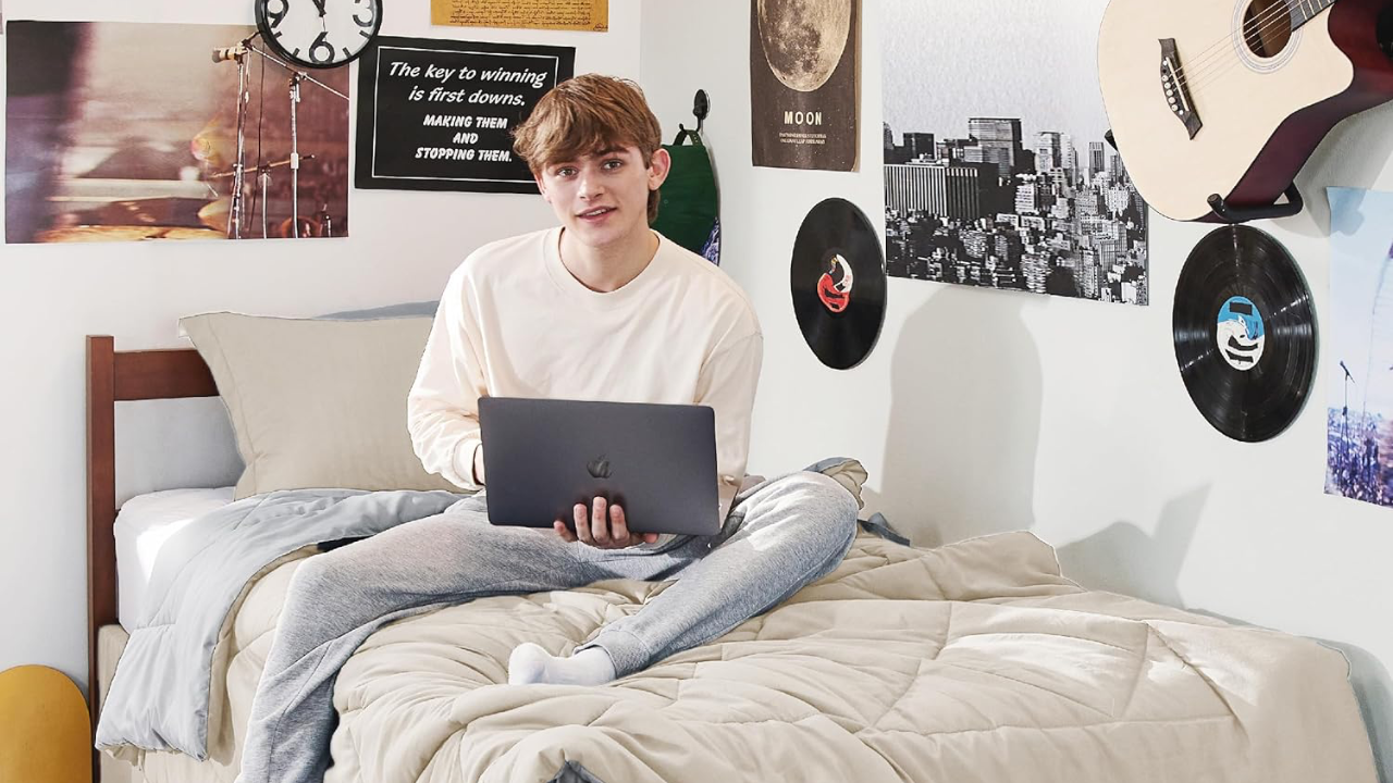 Dorm Room Essentials Guide (What Every College Student Needs for Comfort)