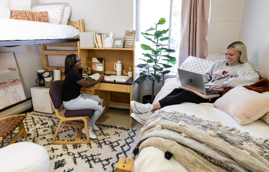 students looking happy - College Dorm