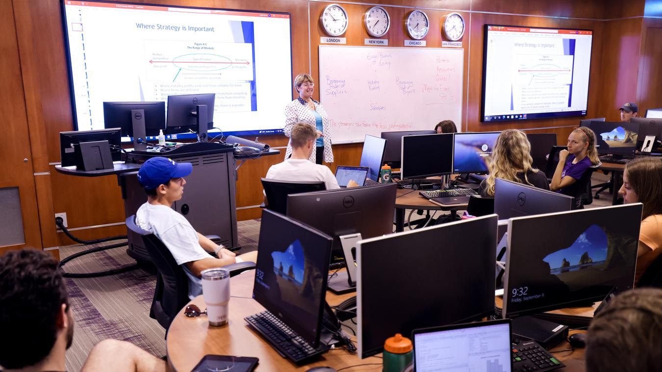 a class - Is Business Administration a Good Major