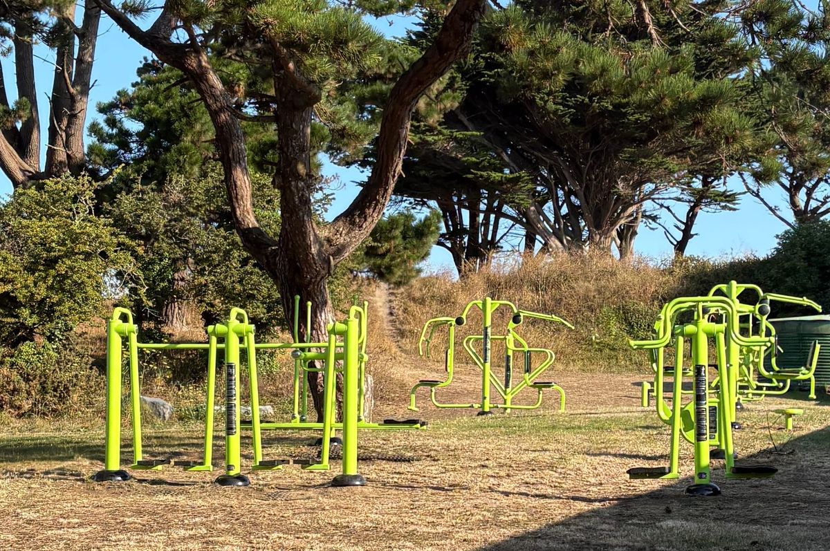 Bowel Cancer Guernsey funds outdoor gym equipment at Delancey Park