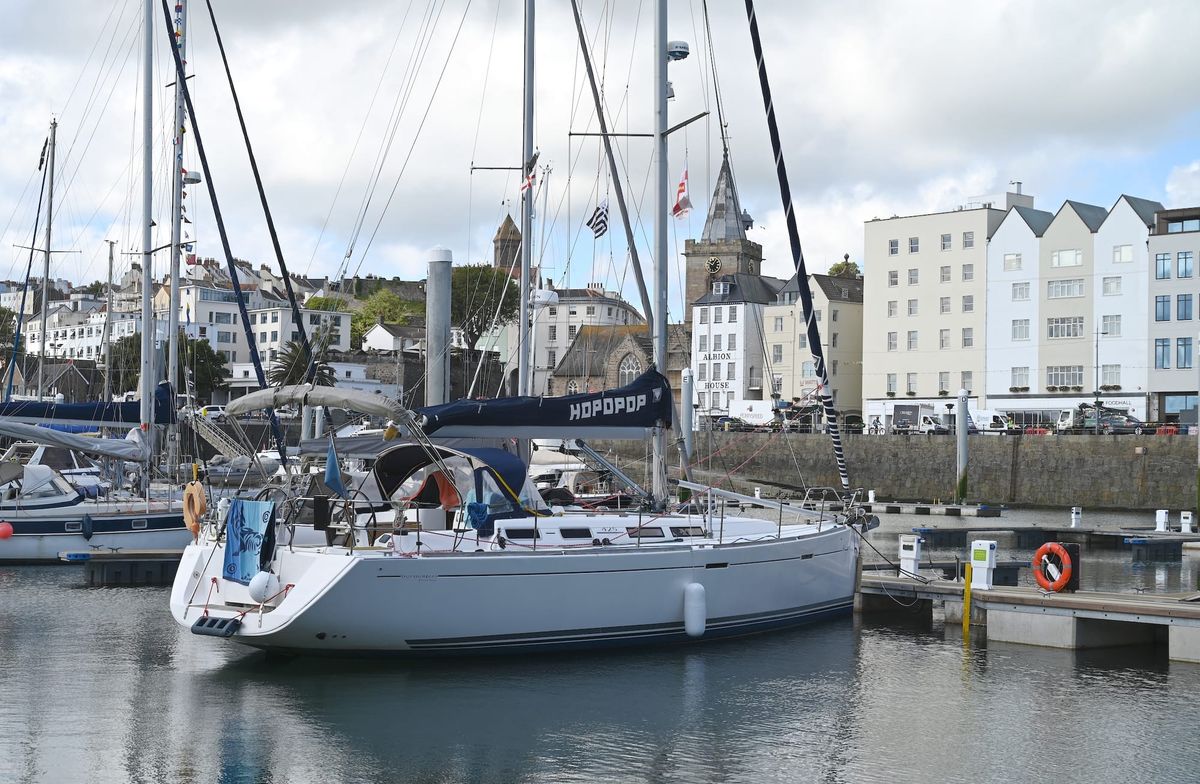 New visitor pontoons launched in Victoria Marina