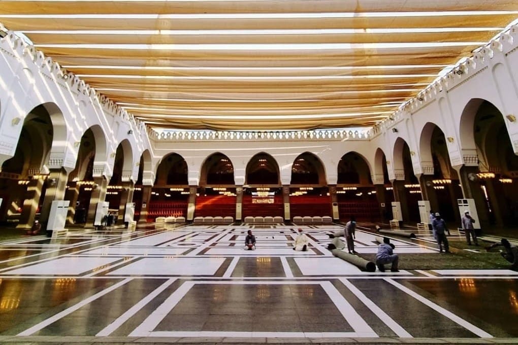 Masjid Qiblatayn Interior, Madinah