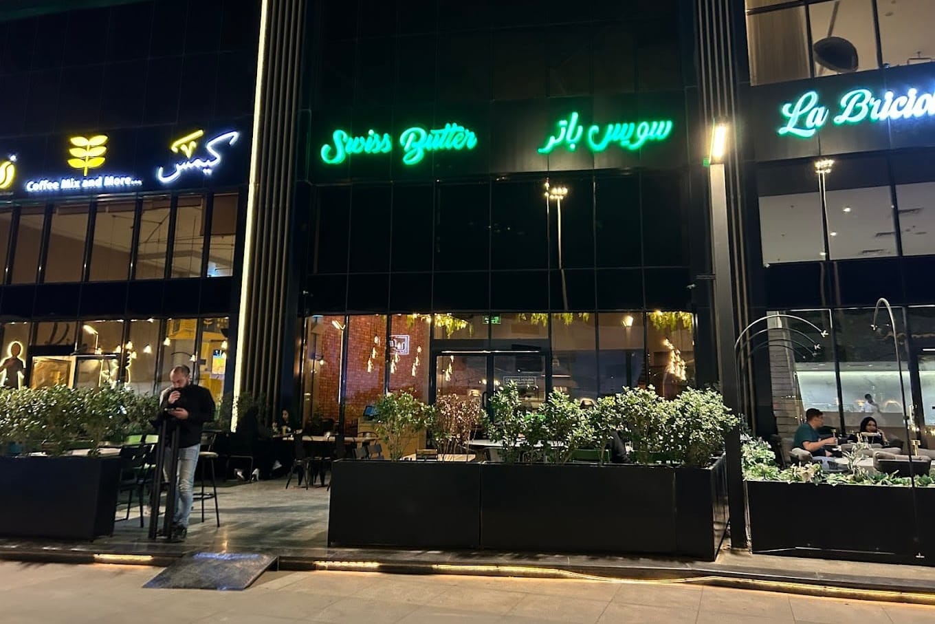 Restaurants on Sultanah Road, Madinah