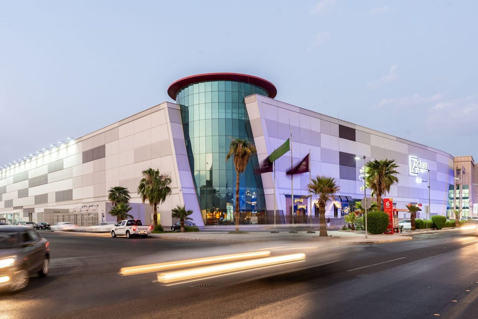 Shop & Dine Near Masjid un-Nabawi: Al Noor Mall Guide