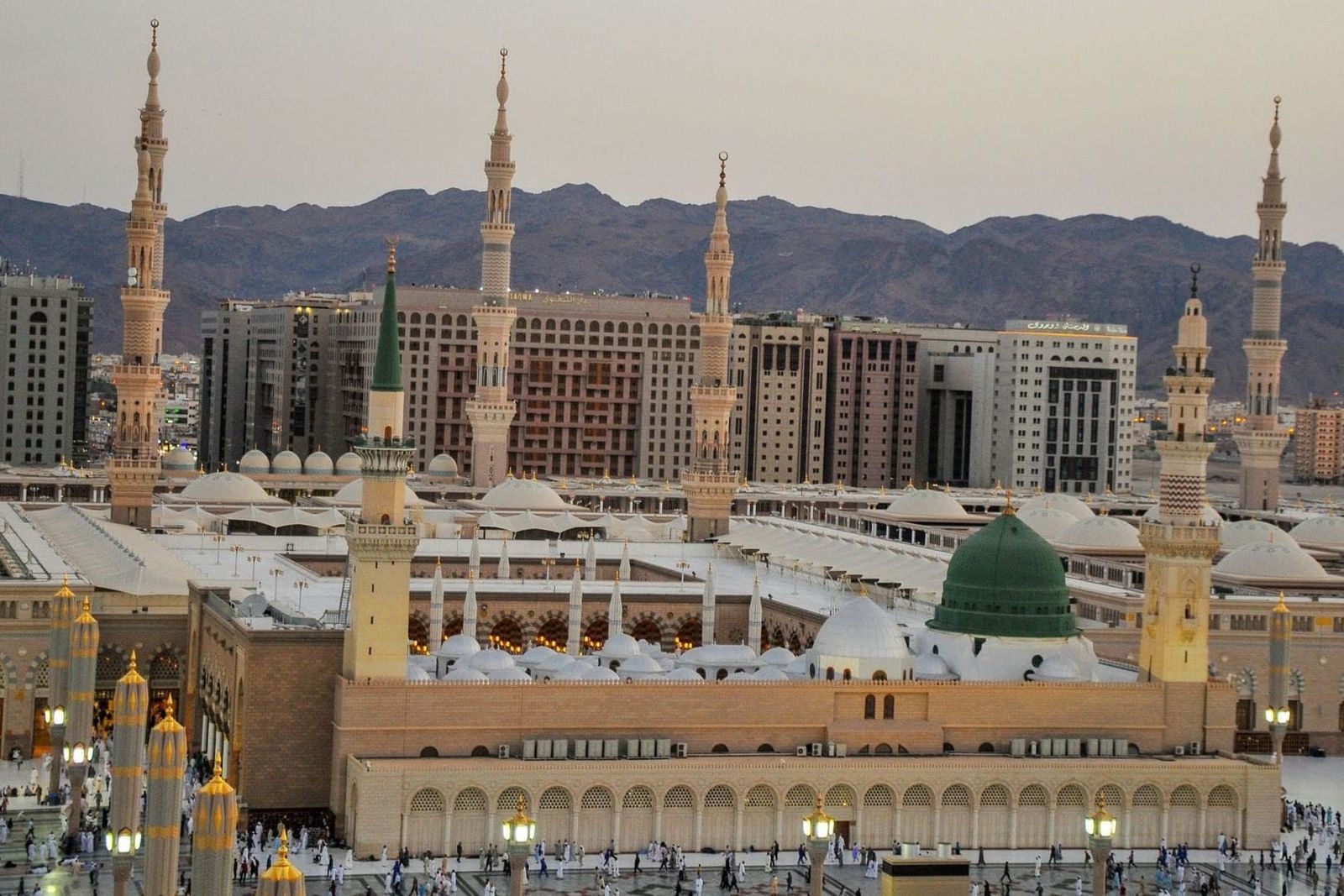 Masjid-e-Nabawi: A Historical Timeline