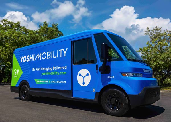 Yoshi Mobility debuts groundbreaking mobile EV charging technology