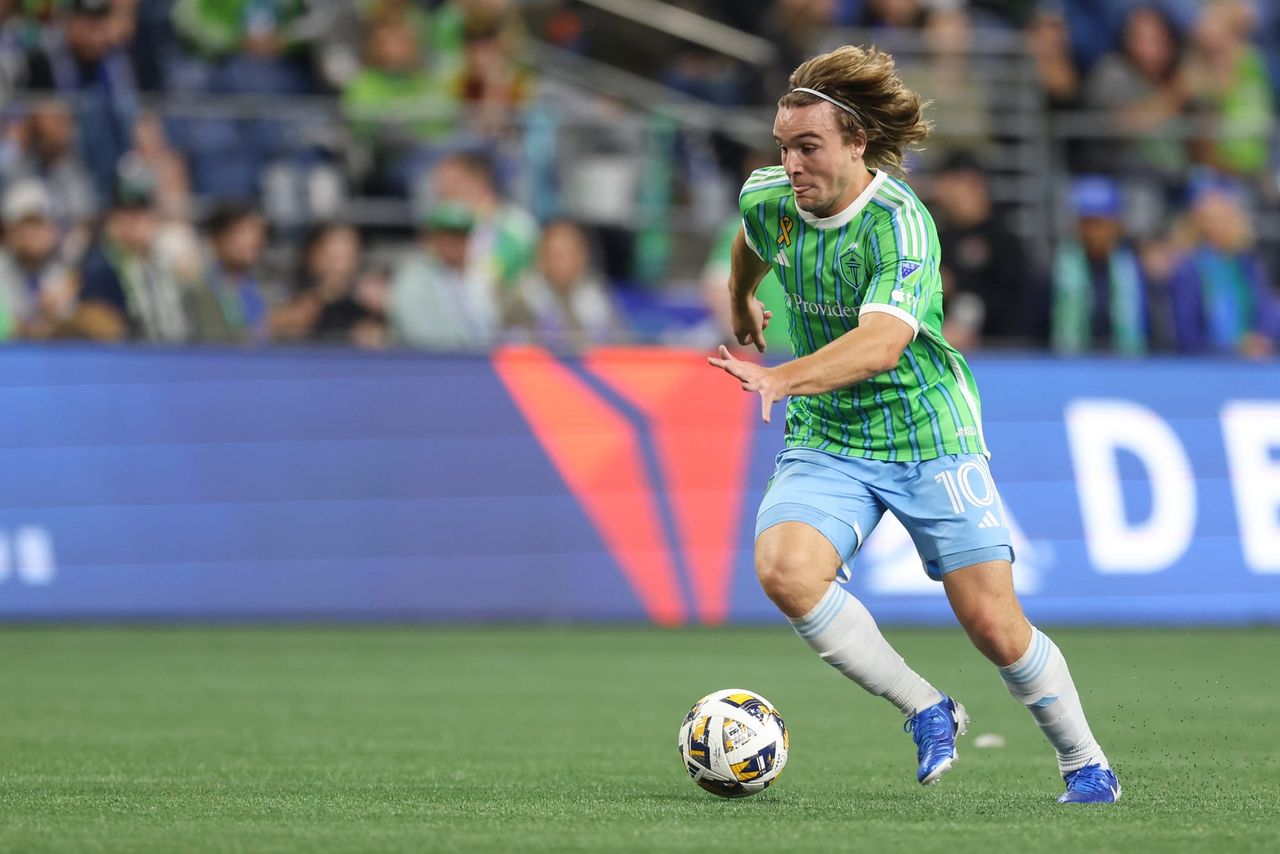 Seattle Sounders forward Pedro De La Vega dribbles the ball during a Major League Soccer match between the Seattle Sounders and San Jose Earthquakes, at Lumen Field in Seattle, in 2024.