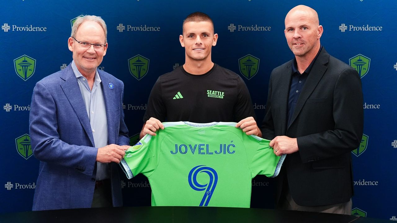 Dejan Joveljić with Seattle Sounders Head Coach Brian Schmetzer and Seattle Sounders General Manager Craig Waibel during a press conference at Longacres in Renton, Wash.
