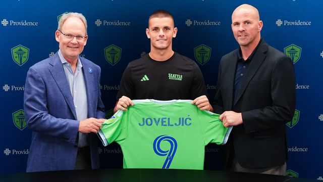 Dejan Joveljić with Seattle Sounders Head Coach Brian Schmetzer and Seattle Sounders General Manager Craig Waibel during a press conference at Longacres in Renton, Wash.