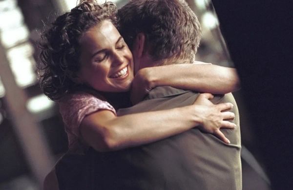 Image of Keri Russell as Felicity hugging Scott Speedman as Ben in a scene from the 'Felicity' episode, 'The Christening.'