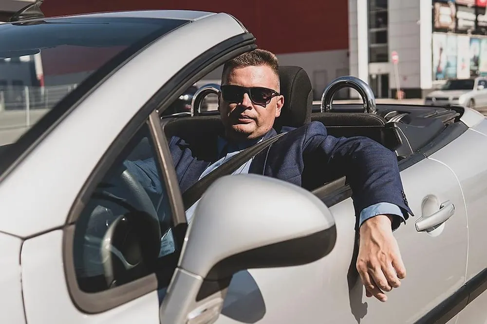 Statusautot Suomessa: persoonallisuus, velka ja sosiaalinen asema