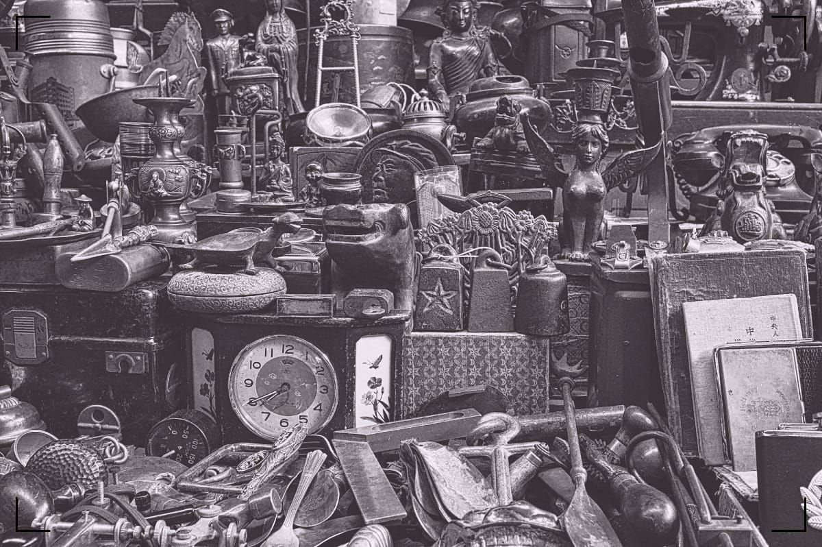 A lot of artefacts stored for later use.