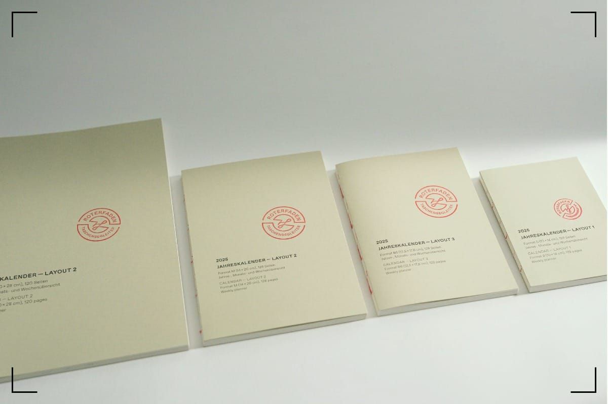 The Roterfaden notebooks in different sizes.