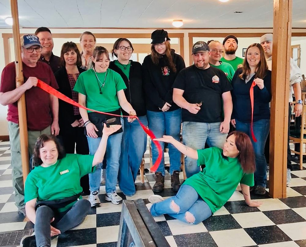 Chamber Welcomes Mamma’s Diner with Ribbon Cutting