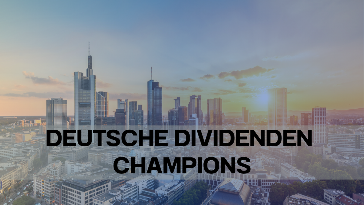 Frankfurter Skyline bei Sonnenuntergang mit dem Schriftzug 'Deutsche Dividenden Champions
