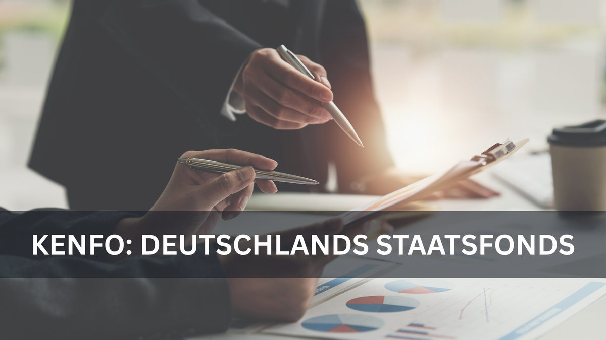 Zwei Personen im Business-Anzug besprechen Finanzunterlagen mit Diagrammen an einem Schreibtisch, Textüberlagerung „KENFO: Deutschlands Staatsfonds"