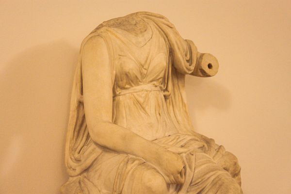 Eros shakes my mind