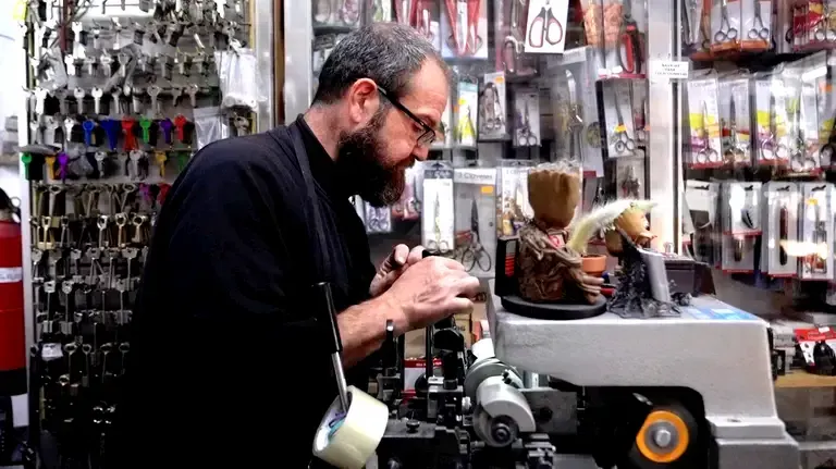 People of Blades. Spain's Last Itinerant Craftsmen