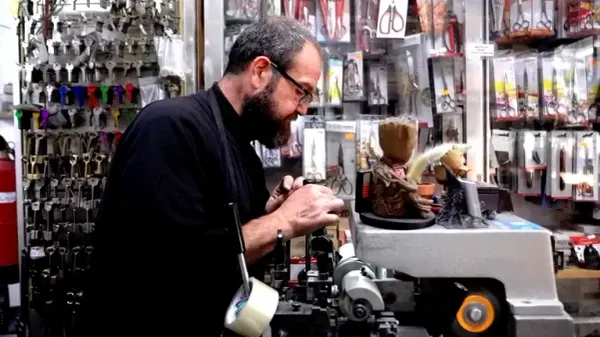 People of Blades. Spain's Last Itinerant Craftsmen