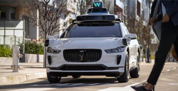 Phoenix Police Pull Over Waymo Vehicle for Wrong-Way Driving