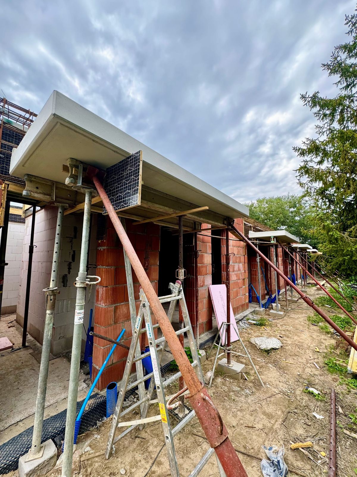 Jak wyglądał drugi miesiąc budowy  inwestycji? Prefabrykaty, schody i sprzedaż mieszkań