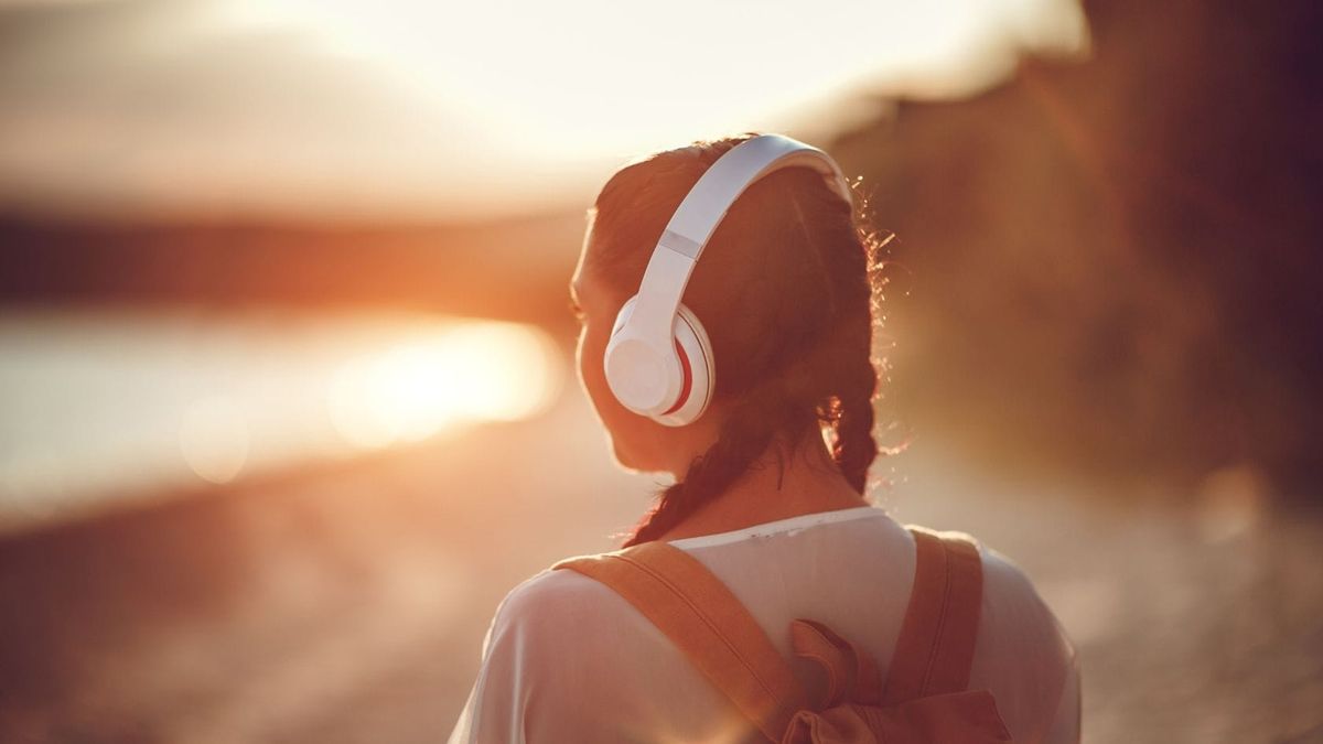 How to add music to an Instagram post, including carousels