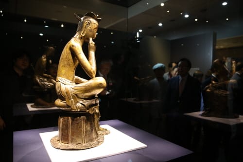 금의환향한 금동반가사유상