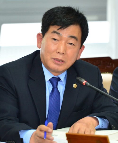 학교 계단설치 법적 기준 어겨