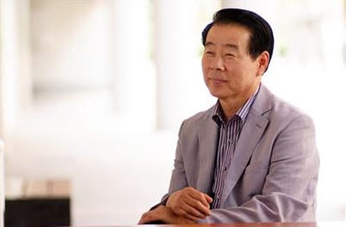 ‘거울은 분첩 속의 거울이 아니다’