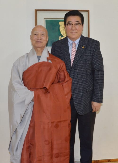 충남도의회 윤석우 의장, 조계종 총무원장 만나 환담