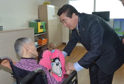 충남도의회, 사회복지시설 위문품 전달…온정 나눔 ‘귀감’