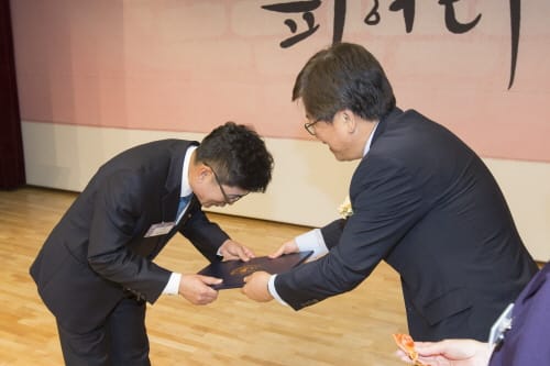 세종시교육청, 제38회 ‘스승의 날’기념 음악회 및 유공교원 정부 포상 전수, 표창장 수여식 개최