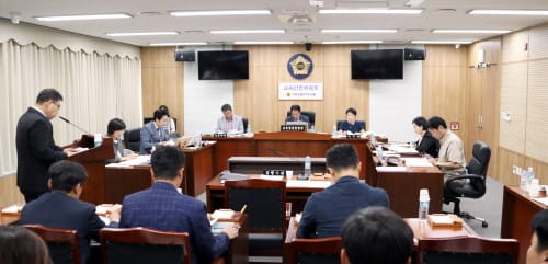 세종시의회 교육안전위, 조례안 및 동의안 심사