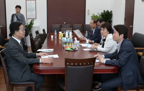 ‘혁신도시’ 들고 국회 찾은 양승조 지사