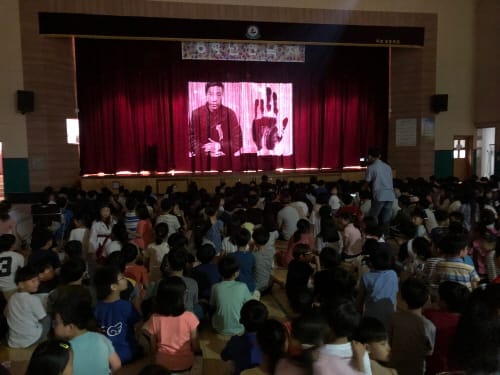 지금까지 이런 연극은 없었다!