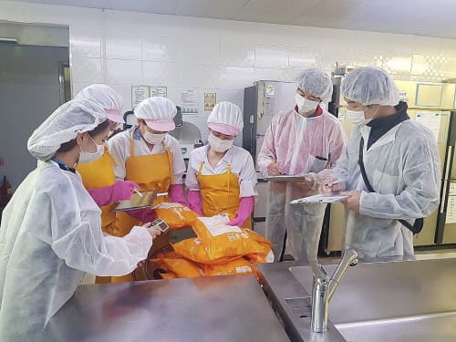 세종시교육청, 전국 최초 급식실 근로자를 위한 ‘산업안전보건 위험요소 표본조사’ 실시!